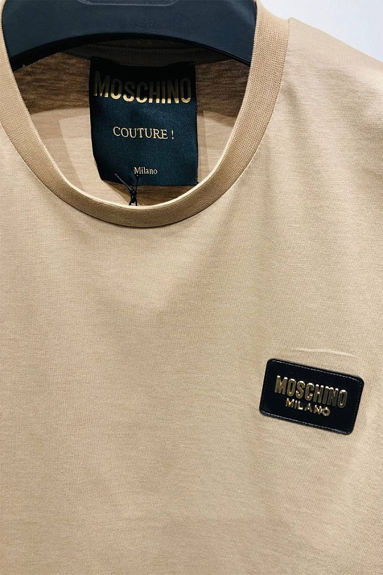 Мужская бежевая футболка Moschino logo-patch