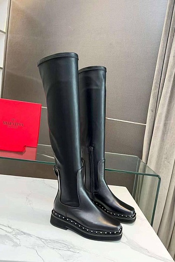 Женские кожаные ботфорты Valentino чёрного цвета   