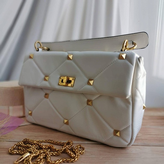 Женская кожаная сумка Valentino Roman Stud 31x19 см