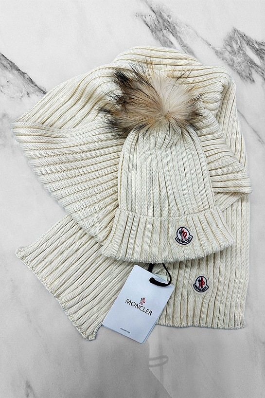 Комплект из шапки и шарфа светло-бежевого цвета Moncler logo-patch