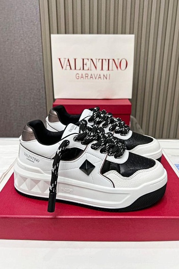 Кожаные кроссовки Valentino One Stud XL - White / Black   