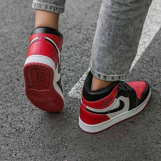 Кроссовки Nike Air Jordan 1 Retro "Bred Toe"   