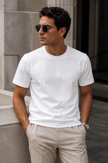 Белая футболка Calvin Klein embossed logo   