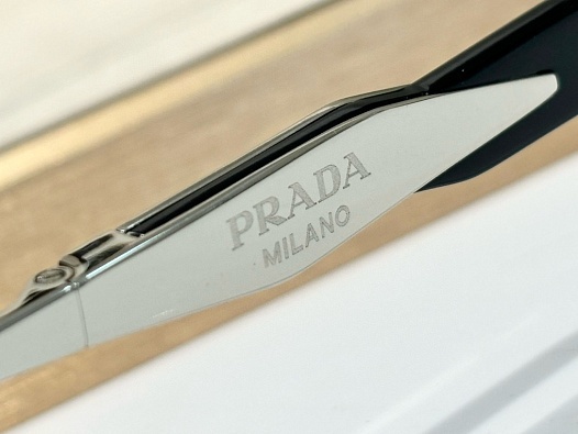 Солнцезащитные очки Prada Loden Lenses   