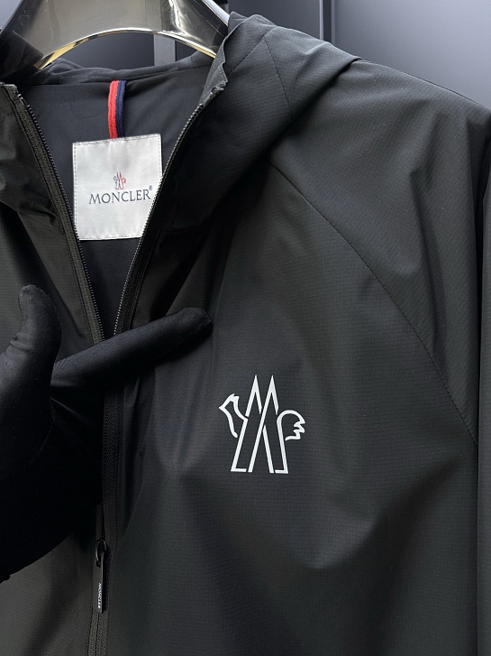 Мужская чёрная ветровка Moncler