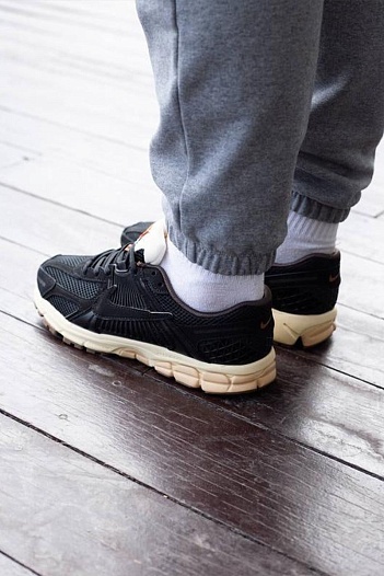 Кроссовки Nike Zoom Vomero 5    