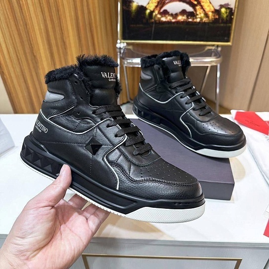 Кроссовки с мехом Valentino One Stud high-top