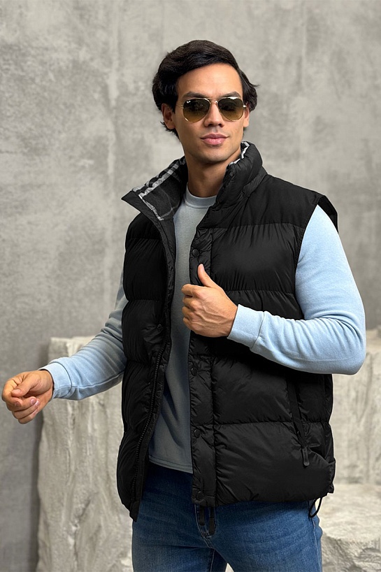 Чёрная куртка со съёмными рукавами Burberry London England logo-patch