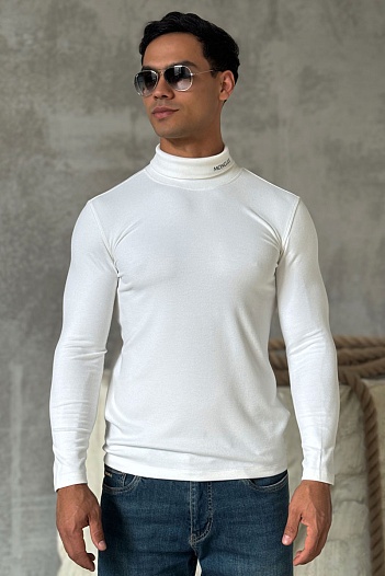 Утеплённая водолазка Moncler белого цвета   