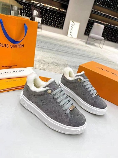 Женские замшевые кроссовки с мехом Louis Vuitton Time Out - Grey   