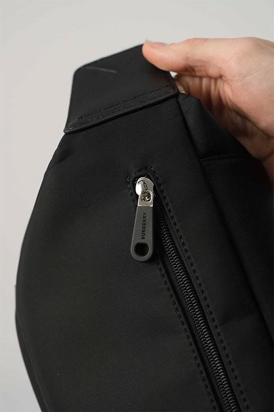 Нейлоновая сумка на пояс Burberry ECONYL Sonny 30х16 см