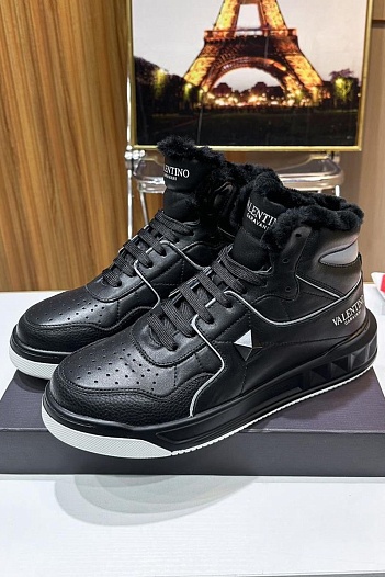 Кроссовки с мехом Valentino One Stud high-top   