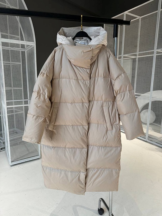 Женский бежевый пуховик Max Mara