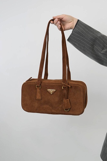 Замшевая сумка Prada 31x16 см   