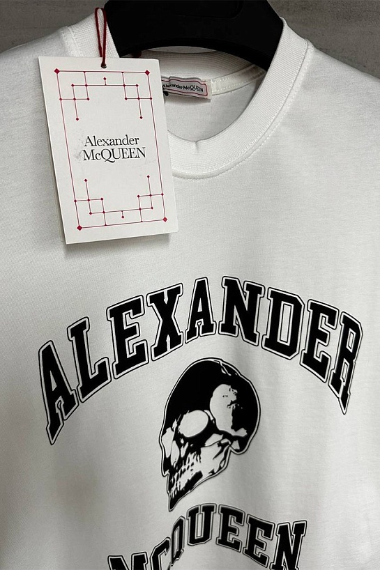Мужская белая футболка Alexander McQueen Skull black logo-print