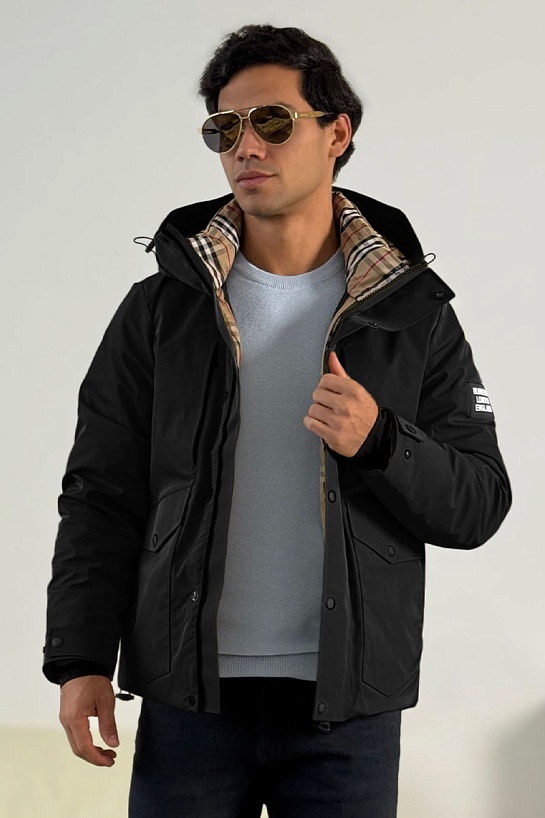 Чёрный пуховик Burberry London England logo-patch
