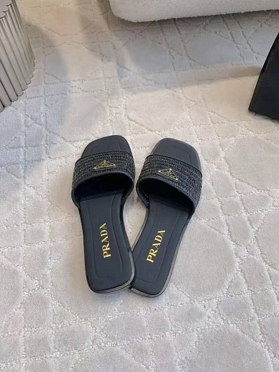 Женские шлёпанцы Prada чёрного цвета   