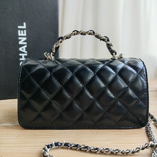 Кожаная чёрная сумка Chanel 18x9 см   