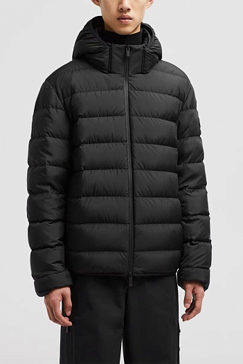 Пуховик чёрного цвета Moncler Jeluz   