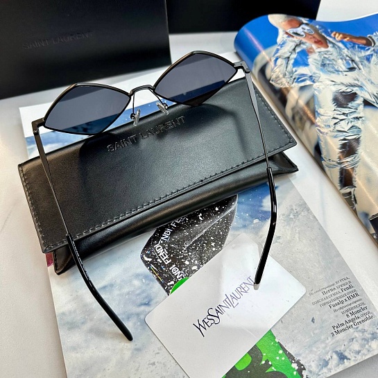 Солнцезащитные очки Yves Saint Laurent
