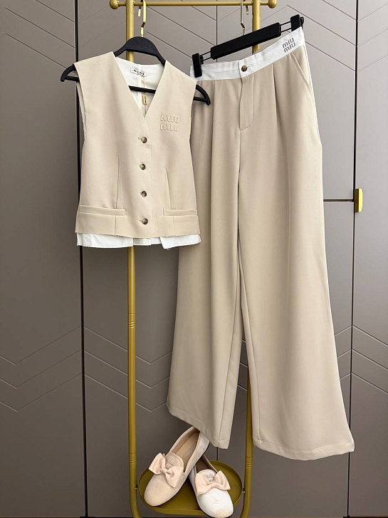 Женский бежевый костюм MIU MIU premium