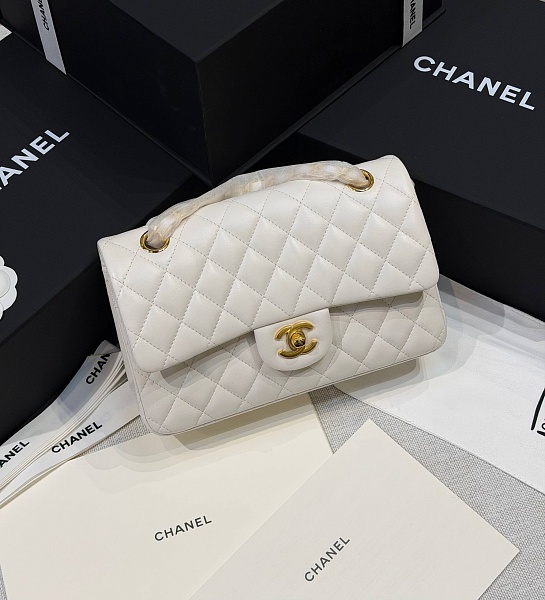 Кожаная сумка Chanel Classic Flap premium 23x14x6 см (7 расцветок)