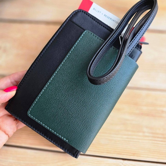 Кошелёк Balenciaga "Passport with tickets" - Green