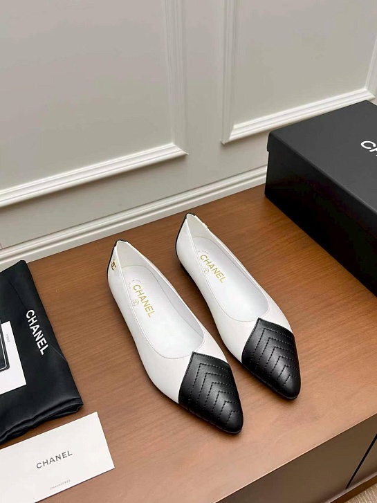 Женские кожаные балетки белого цвета Chanel premium