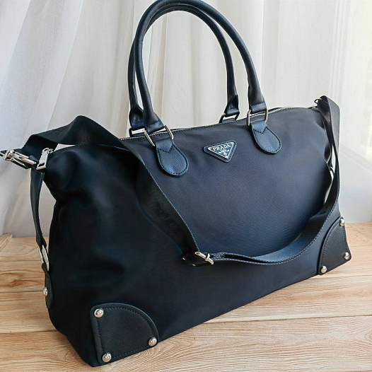 Дорожная сумка Prada чёрного цвета 45x26 см   