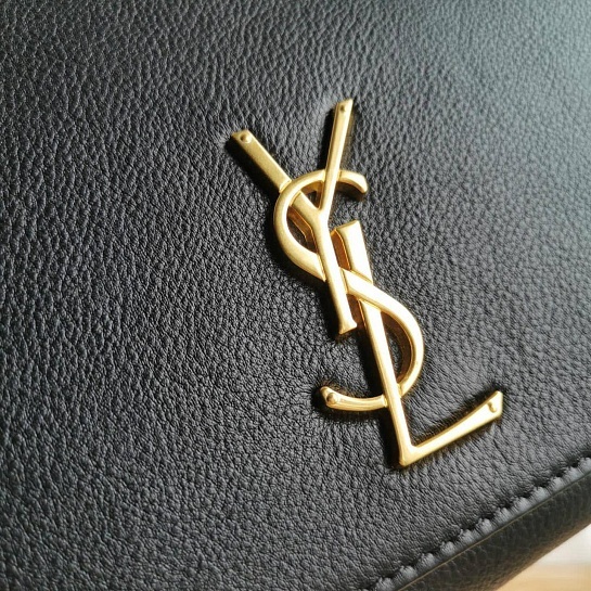 Женская чёрная кожаная сумка Yves Saint Laurent 32x19 см