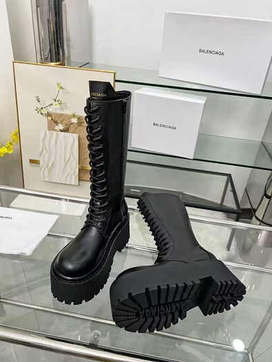 Женские кожаные сапоги на шнуровке Balenciaga чёрного цвета   