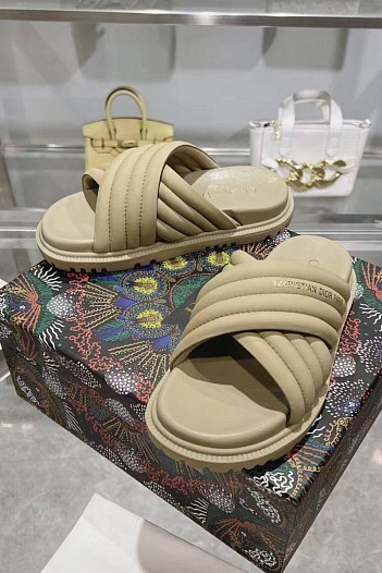 Женские кожаные шлёпанцы Dior D-Cross - Beige   