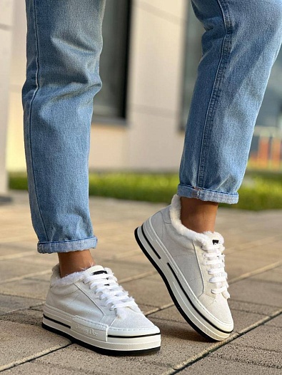 Женские замшевые кроссовки с мехом Dior   