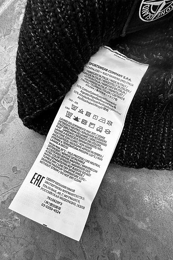 Чёрная шапка Stone Island compass-patch   