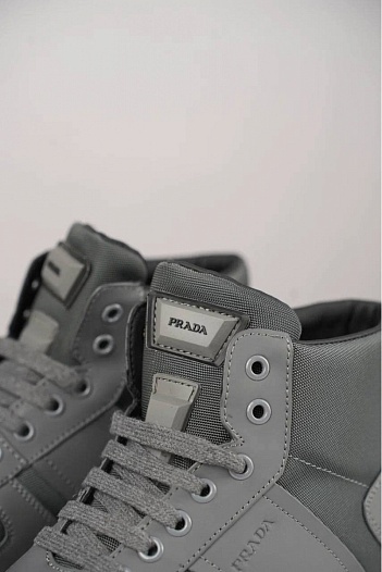 Комбинированные кроссовки с мехом Prada   