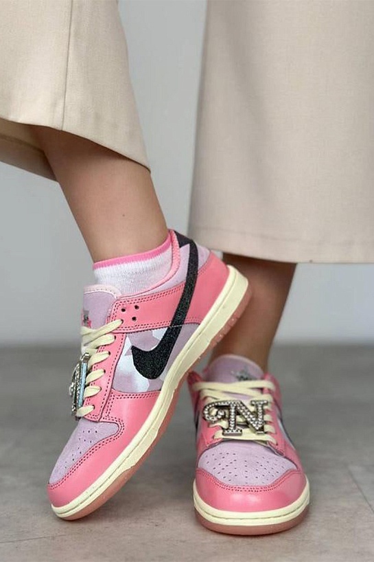 Кроссовки Nike SB Dunk Low "Barbie"