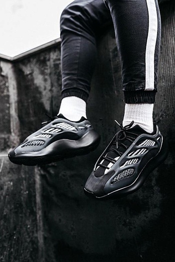 Кроссовки Adidas Yeezy Boost 700 V3 "Alvah"   