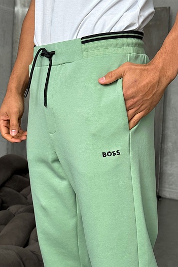 Спортивные штаны зелёного цвета Hugo Boss   