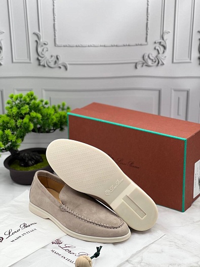 Мужские замшевые лоферы Loro Piana бежевого цвета   