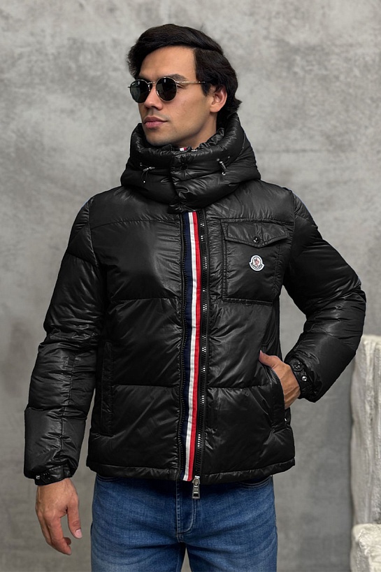 Пуховик чёрного цвета Moncler Montbeliard