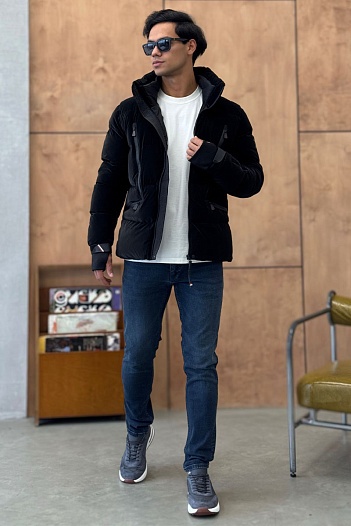 Мужская утеплённая куртка Moncler чёрного цвета   