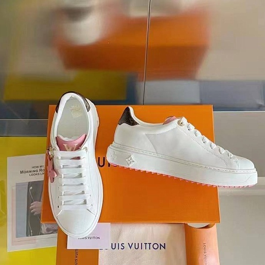 Кожаные женские кроссовки Louis Vuitton Time out белого цвета