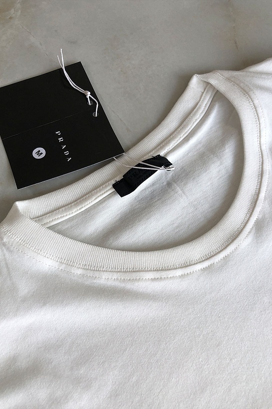 Белая мужская футболка Prada embroidered logo