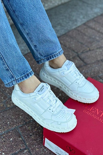 Женские кожаные кроссовки Valentino Freedots - White   