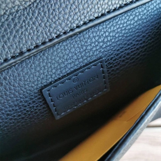 Кожаная сумка на пояс Louis Vuitton Aerogram 27x17 см
