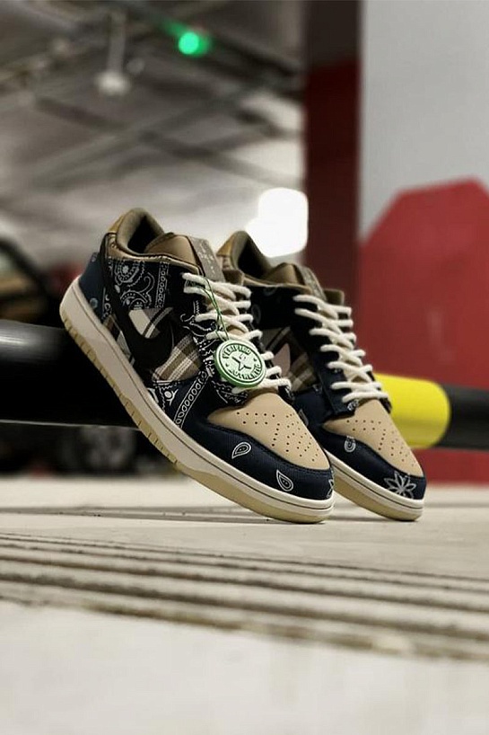 Кроссовки Nike SB Dunk Low x Travis Scott "Cactus Jack"