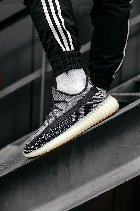 Кроссовки Adidas Yeezy Boost 350 V2 "Carbon"