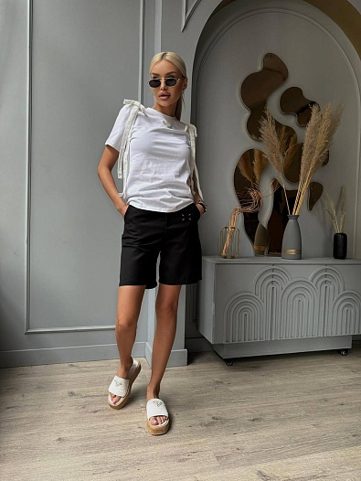 Белая женская футболка Prada   