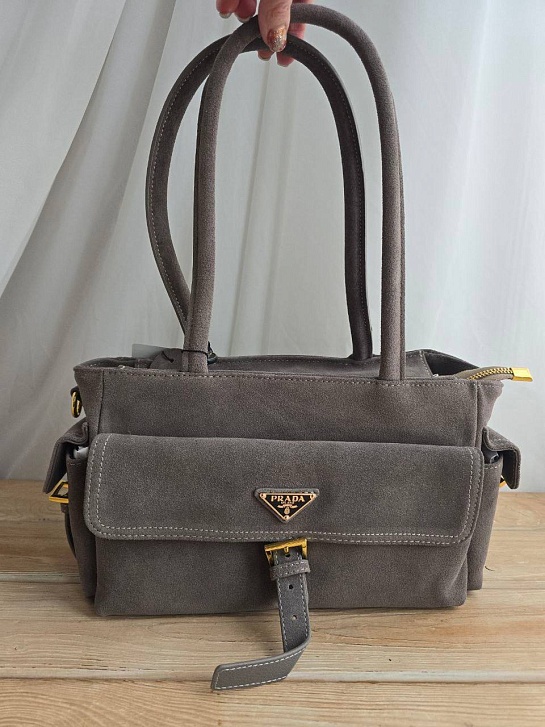 Замшевая сумка Prada 30x16 см