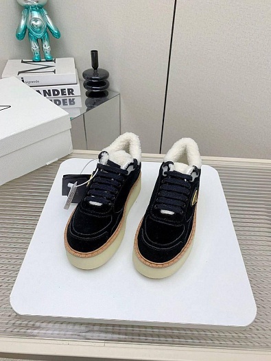 Женские замшевые кроссовки с мехом Prada premium - Black   